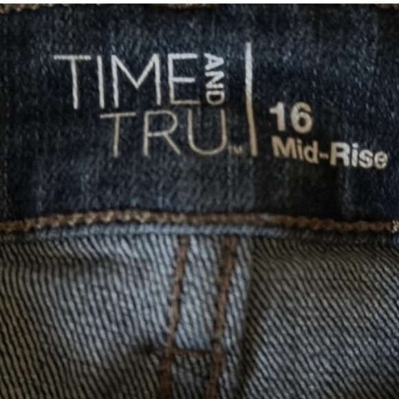 Time and Tru mid rise Jeans Size 16 - Picture 3 of 5